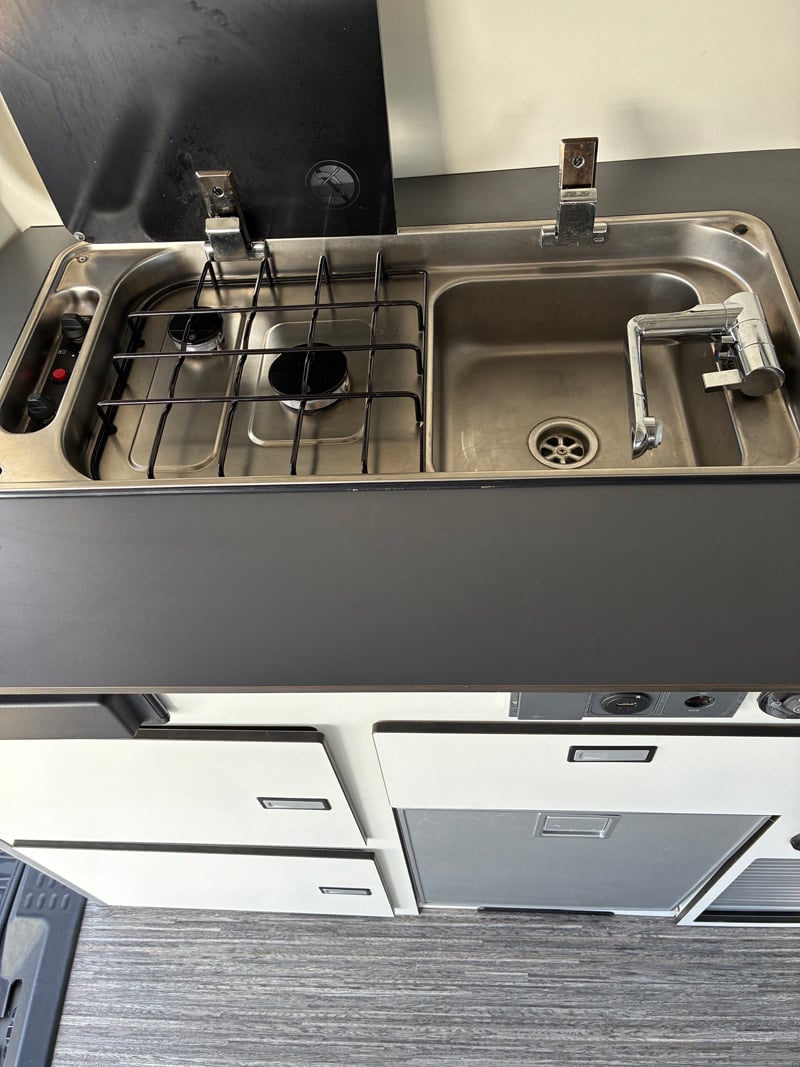 Bürstner Panam 54+ espace cuisine
