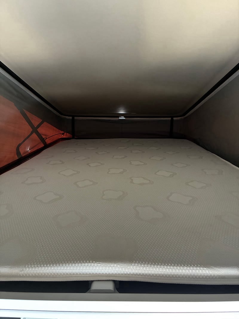 Bürstner Panam 54+ espace couchage toit