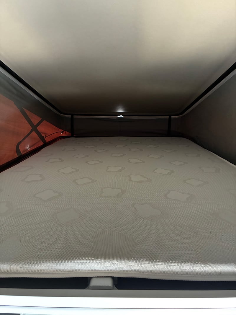 Bürstner Panam 54+ espace couchage toit