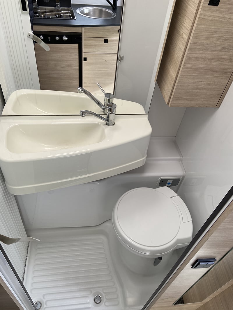 Profilé Challenger S 194 Start Edition espace sanitaire