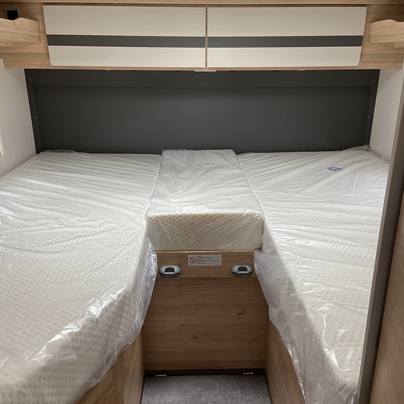 Intégral Dethleffs Globebus i6 espace couchage