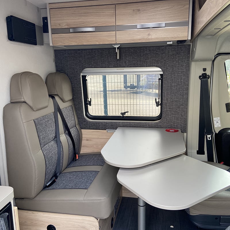 Fourgon Dethleffs Globetrail 600 espace salon
