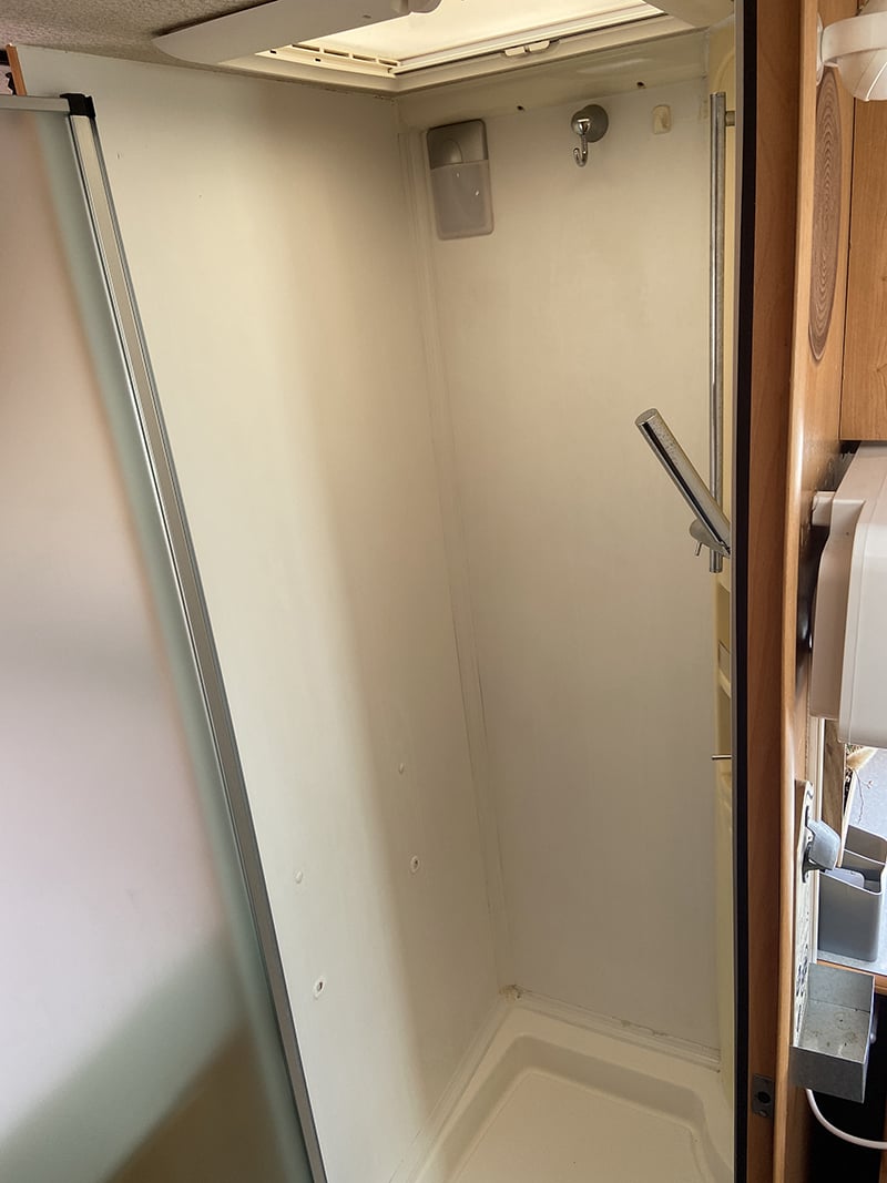 Intégral Bavaria i 68 BD espace douche