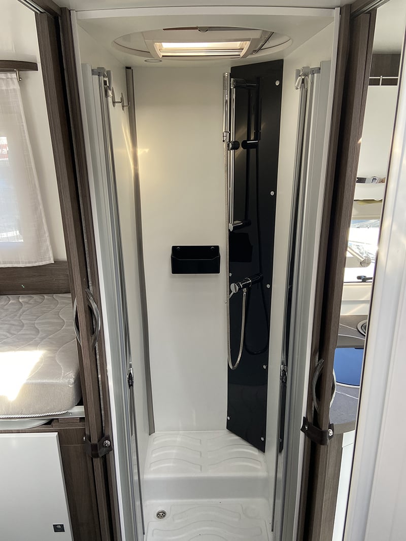 Profilé Benimar Tessoro T468 Spécial Edition espace douche