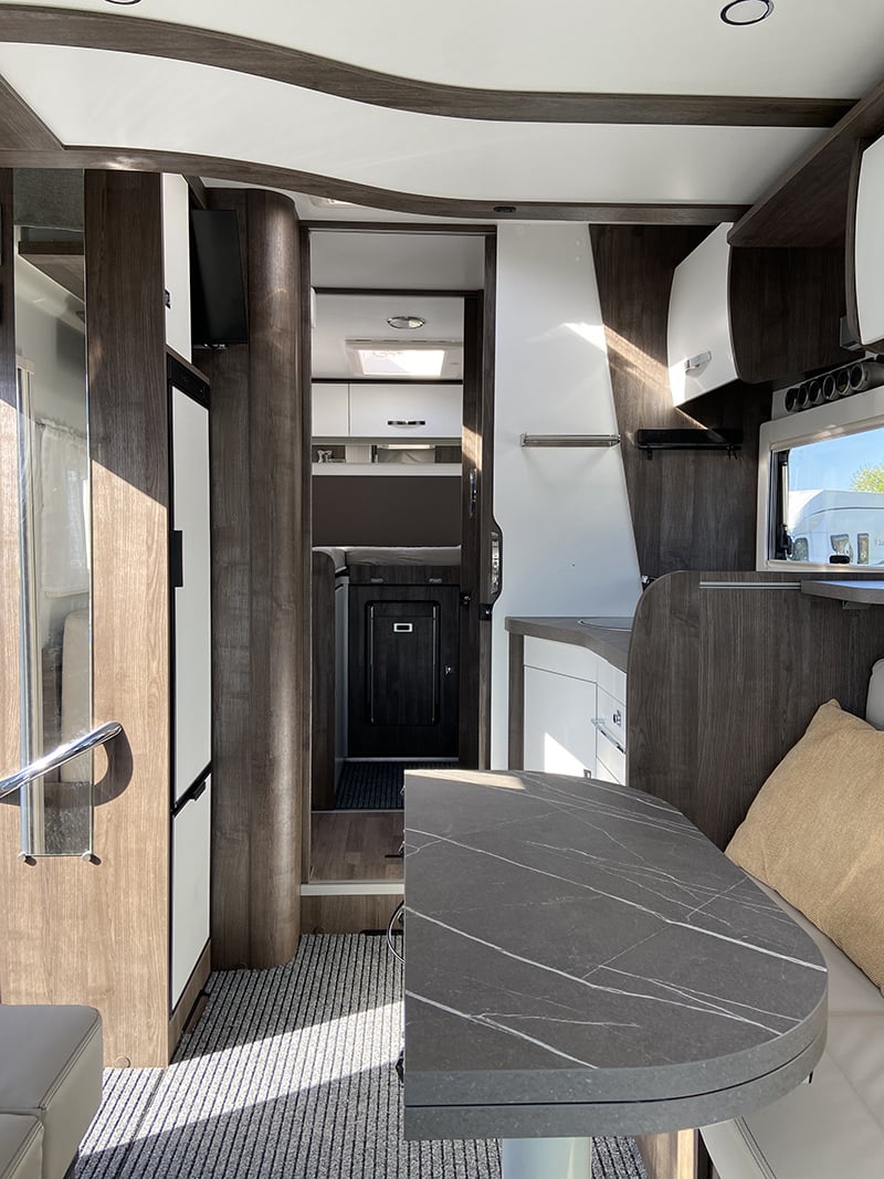 Profilé Benimar Tessoro T468 Spécial Edition vue intérieure couchage