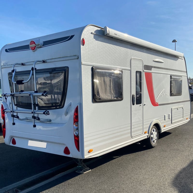 Caravane Bürstner Averso Plus 500 ts profil arrière droit