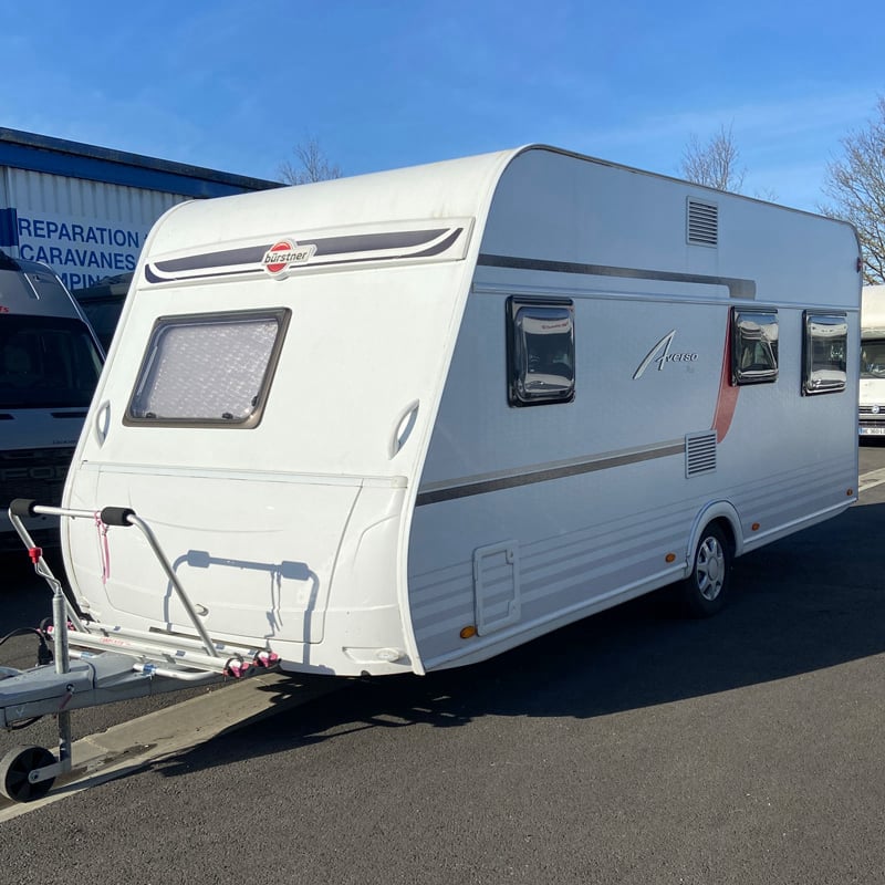 Caravane Bürstner Averso Plus 500 ts profil avant gauche