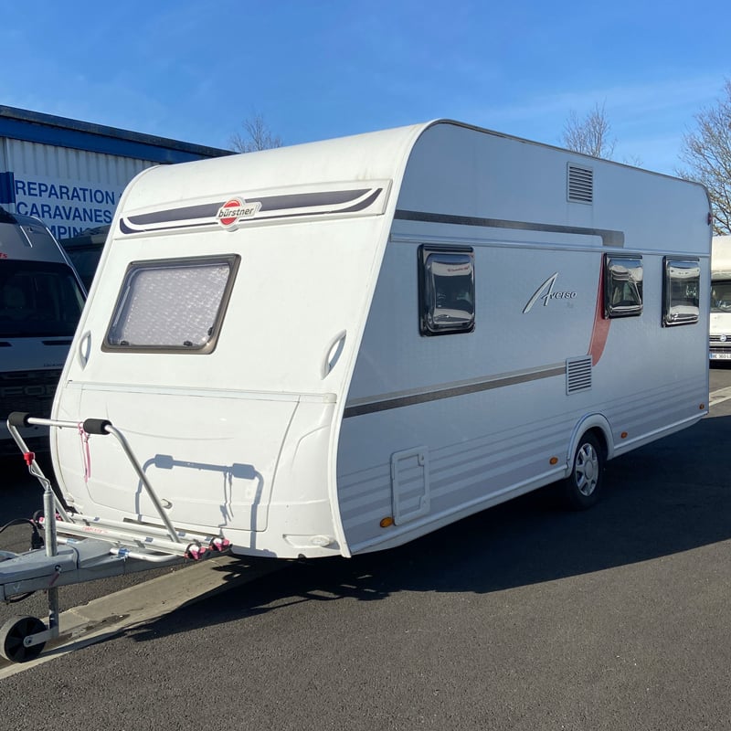 Caravane Bürstner Averso Plus 500 ts profil avant gauche