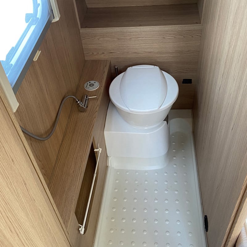 Caravane Bürstner Averso Plus 500 ts sanitaire