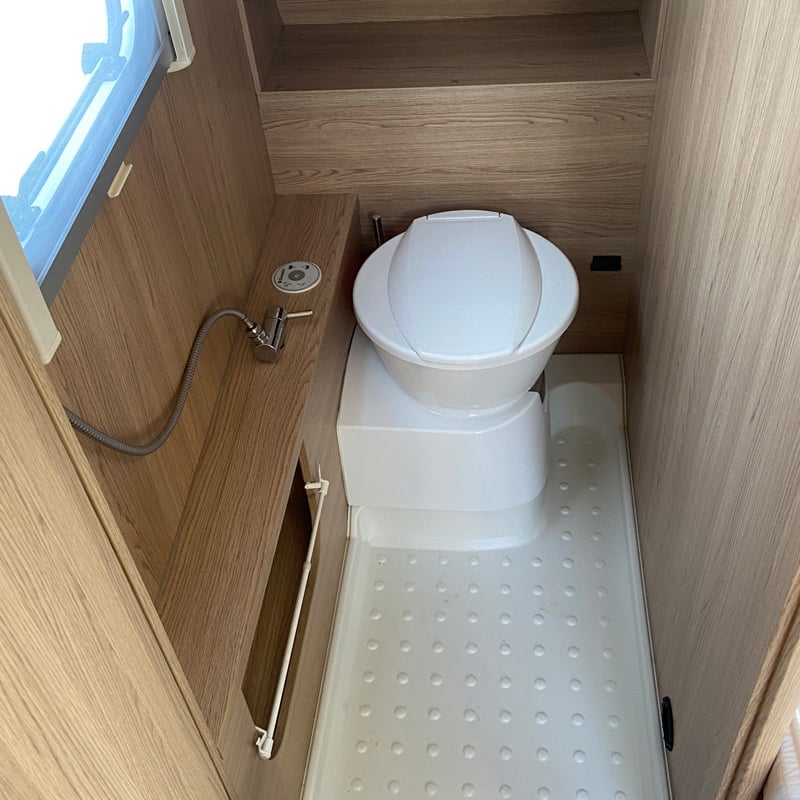 Caravane Bürstner Averso Plus 500 ts sanitaire