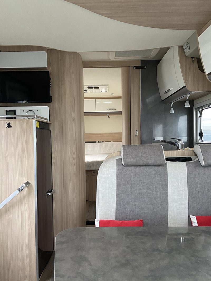 Profilé Bürstner Lyseo T700 vue intérieur couchage