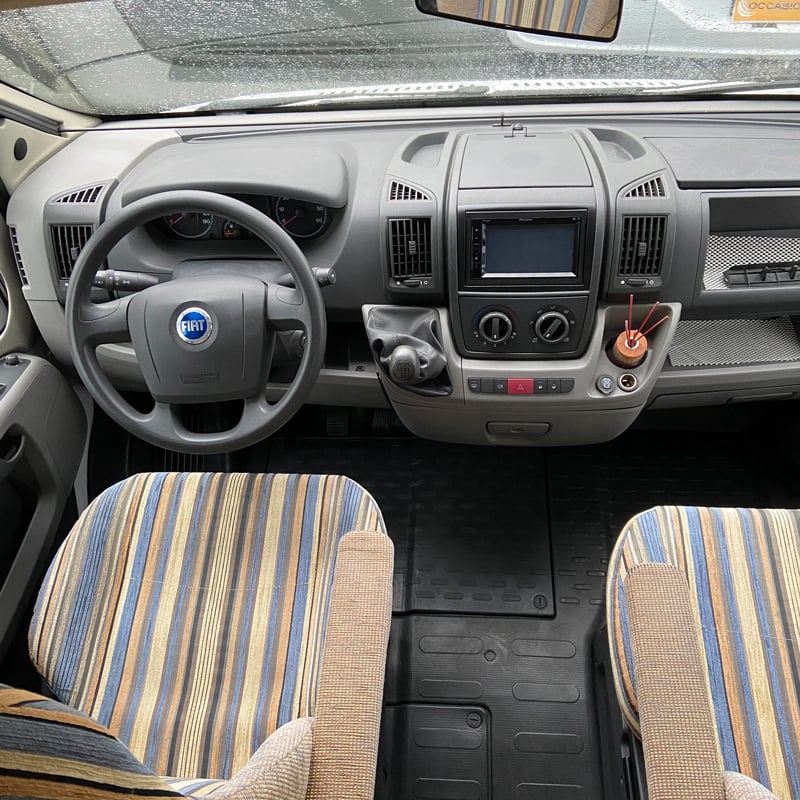 Profilé Bürstner Marano T 585 cabine de pilotage