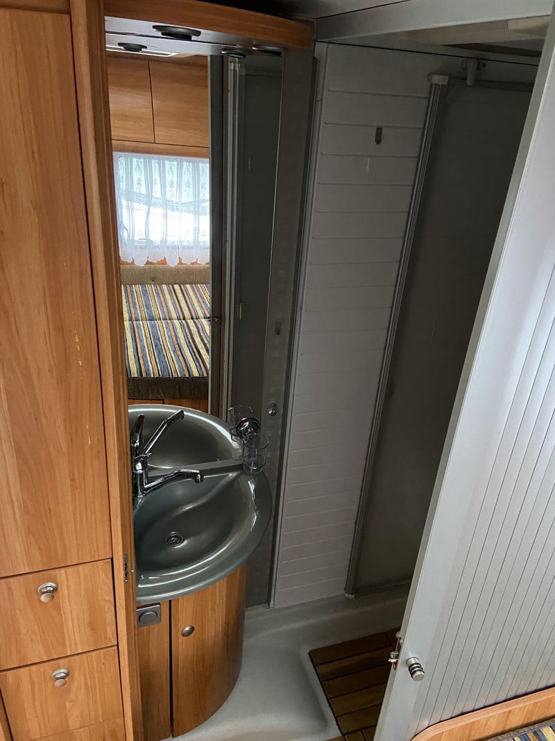 Profilé Bürstner Marano T 585 espace sanitaire