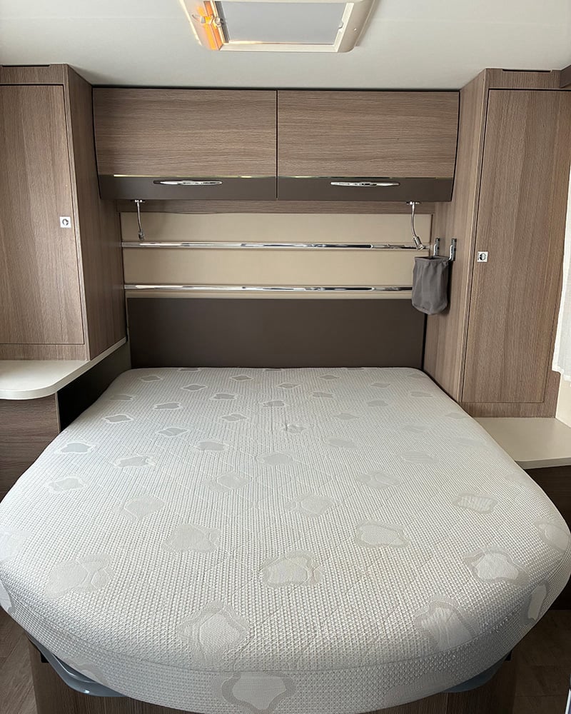 Profilé Challenger Genesis 288 EB espace couchage