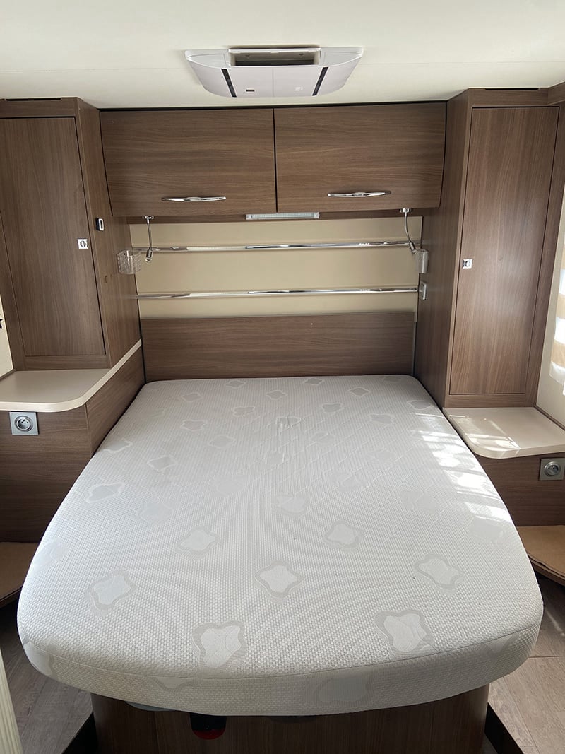Profilé Challenger Genesis 398 EB espace couchage