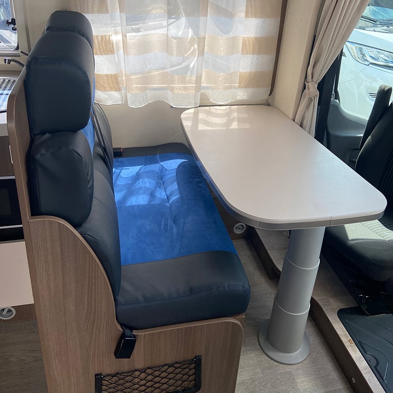 Profilé Challenger Genesis 398 EB espace salon