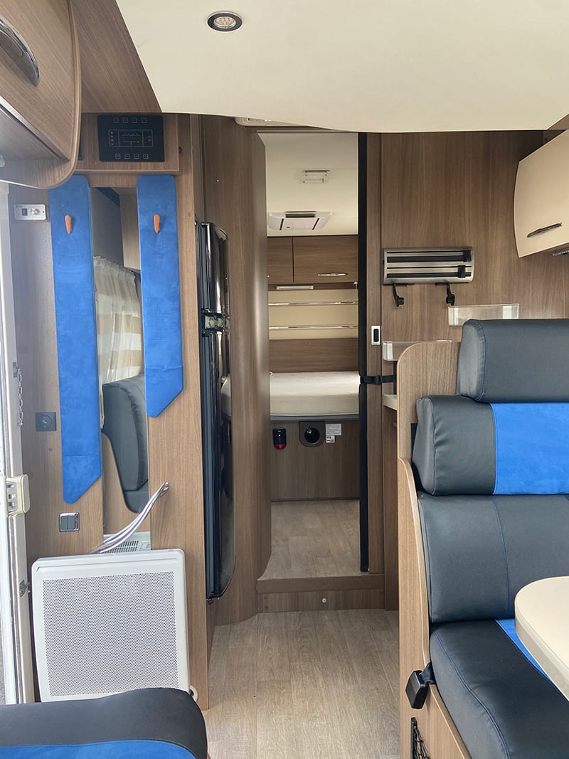 Profilé Challenger Genesis 398 EB vue intérieure couchage