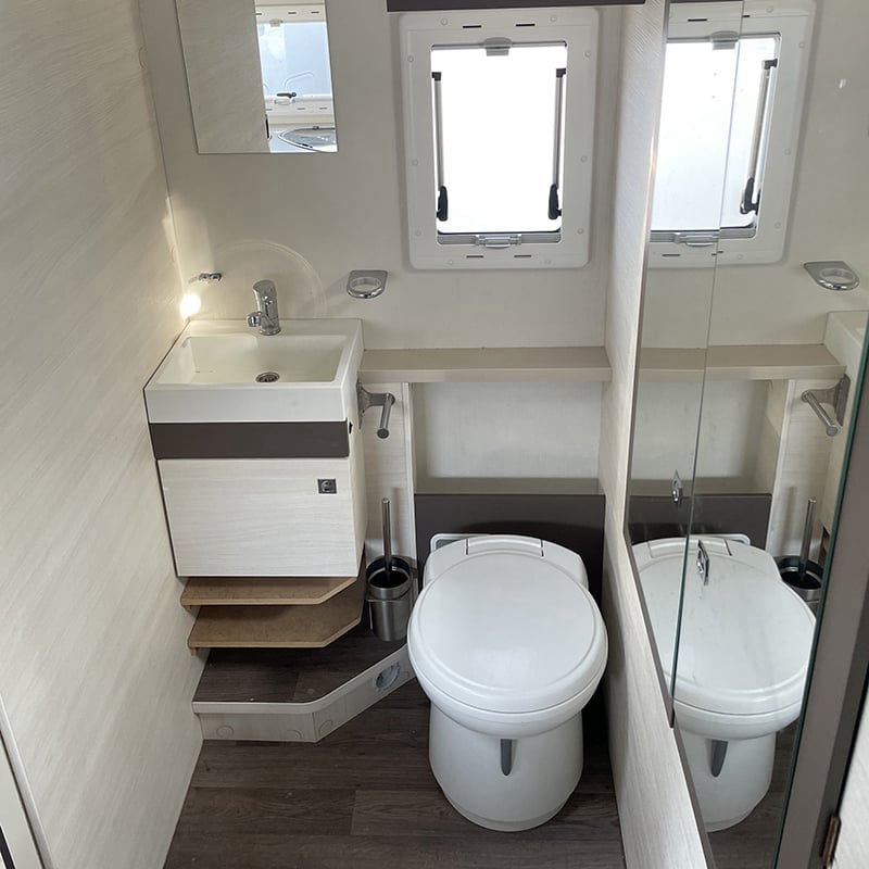 Profilé Challenger Mageo 290 Quartz espace sanitaire