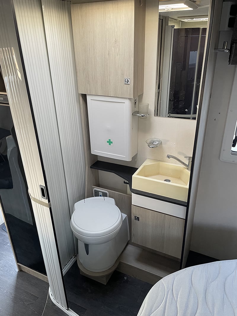 Profilé Chausson 718 XLB espace sanitaire