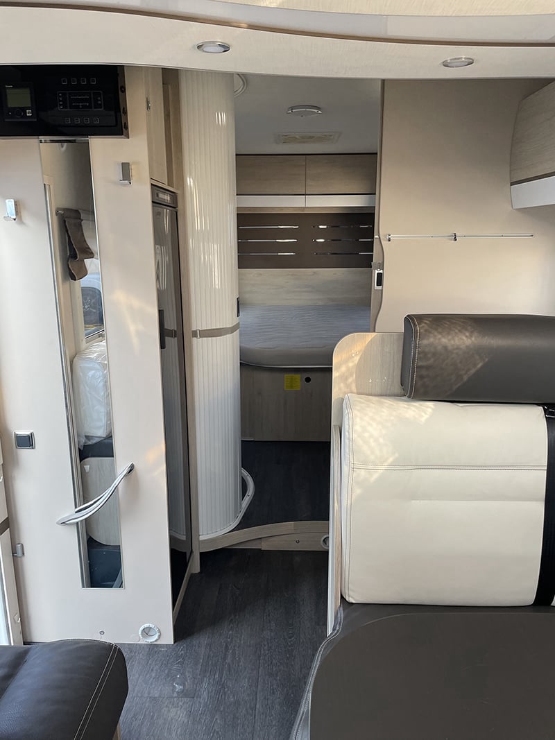 Profilé Chausson 718 XLB vue intérieure couchage