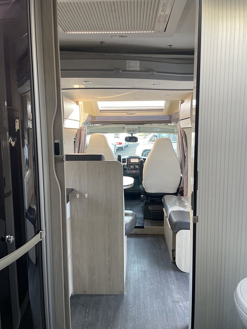 Profilé Chausson 718 XLB vue intérieure salon