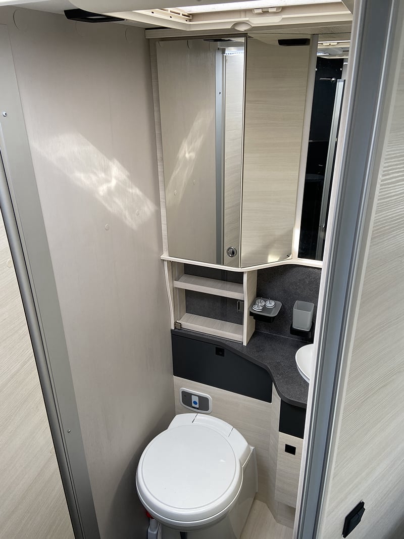 Profilé Chausson 788 Titanium Premium espace sanitaire