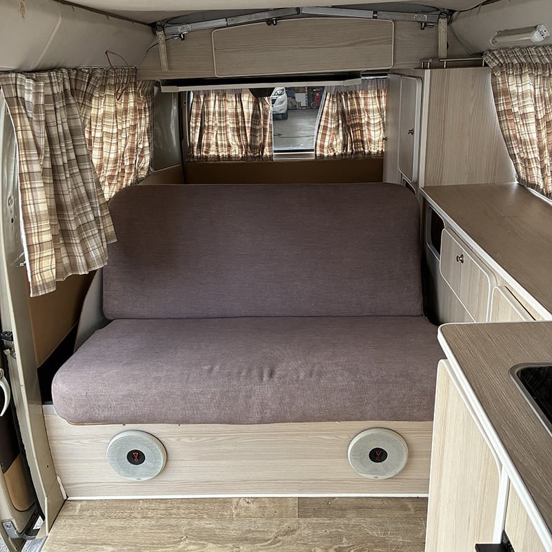 Fourgon Combi VW T2 Devon espace salon