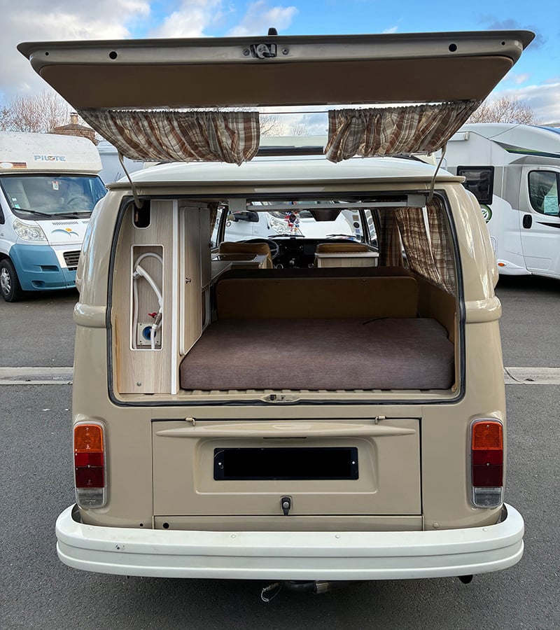 Fourgon Combi VW T2 Devon face arrière