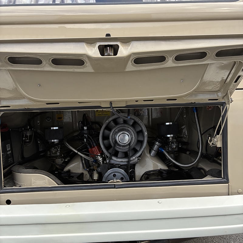 Fourgon Combi VW T2 Devon vue moteur