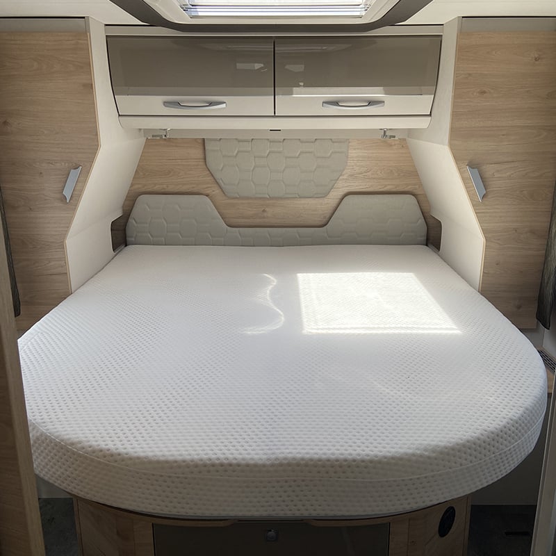 Intégral Dethleffs Esprit i7 150 DBM espace couchage