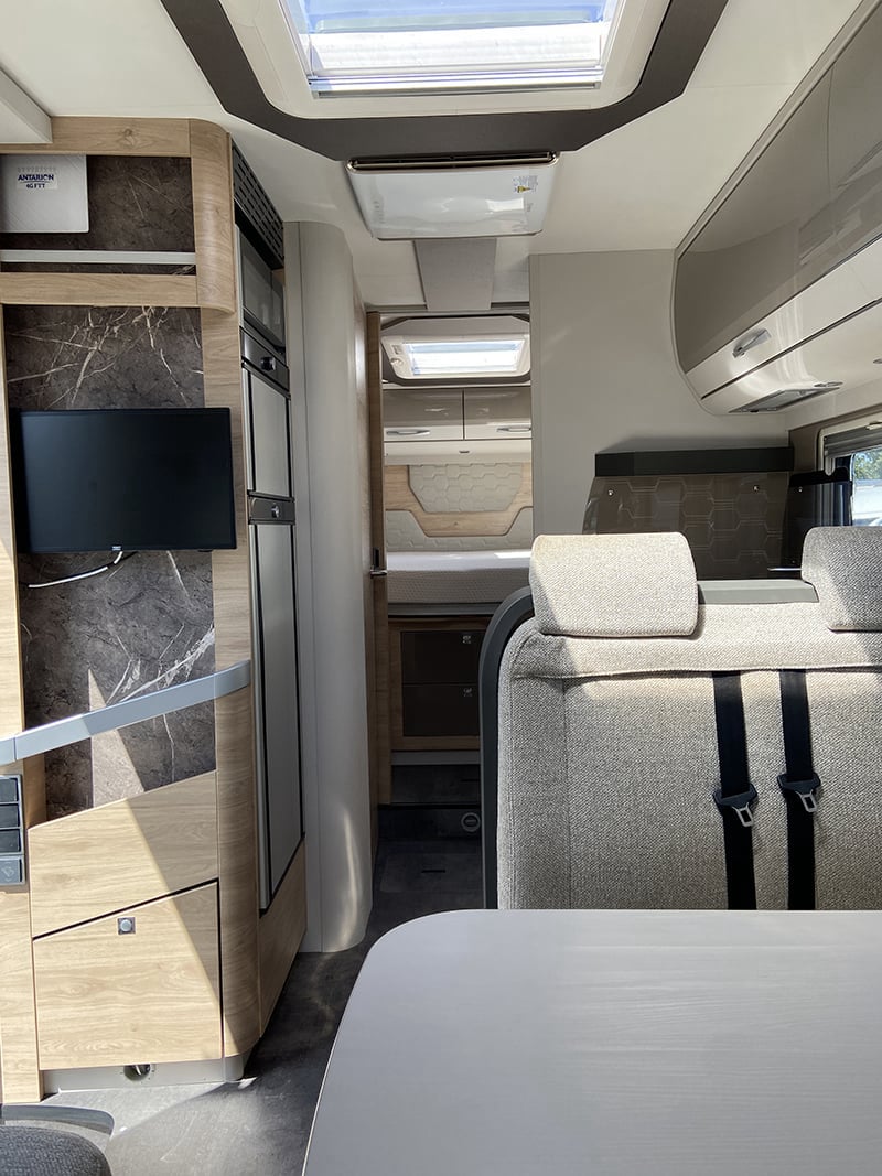 Intégral Dethleffs Esprit i7 150 DBM vue intérieure couchage