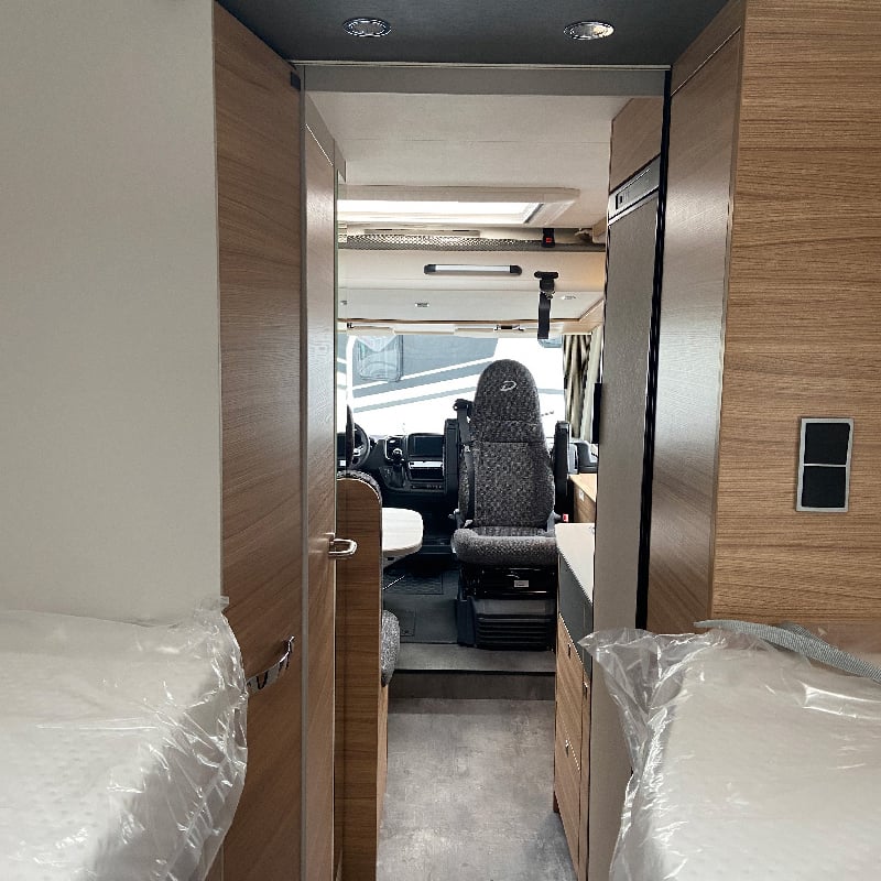 Intégral Dethleffs Globebus i6 vue intérieure cabine de pilotage