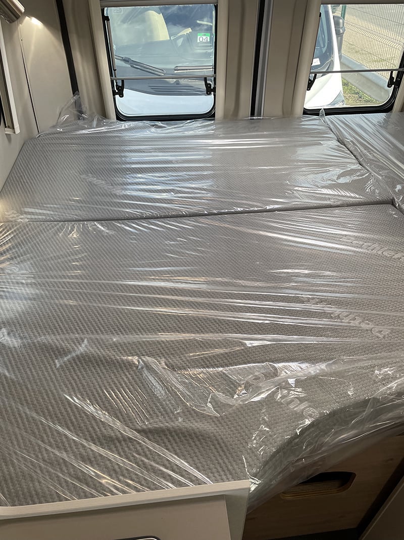 Fourgon Dethleffs Globetrail 600 espace couchage