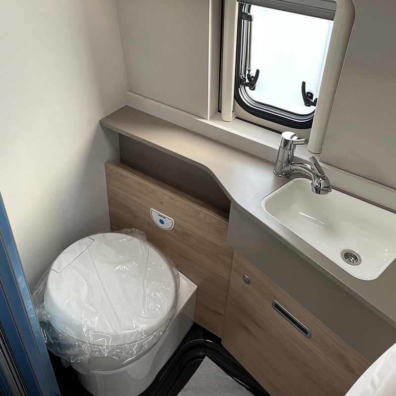 Fourgon Dethleffs Globetrail 600 espace sanitaire