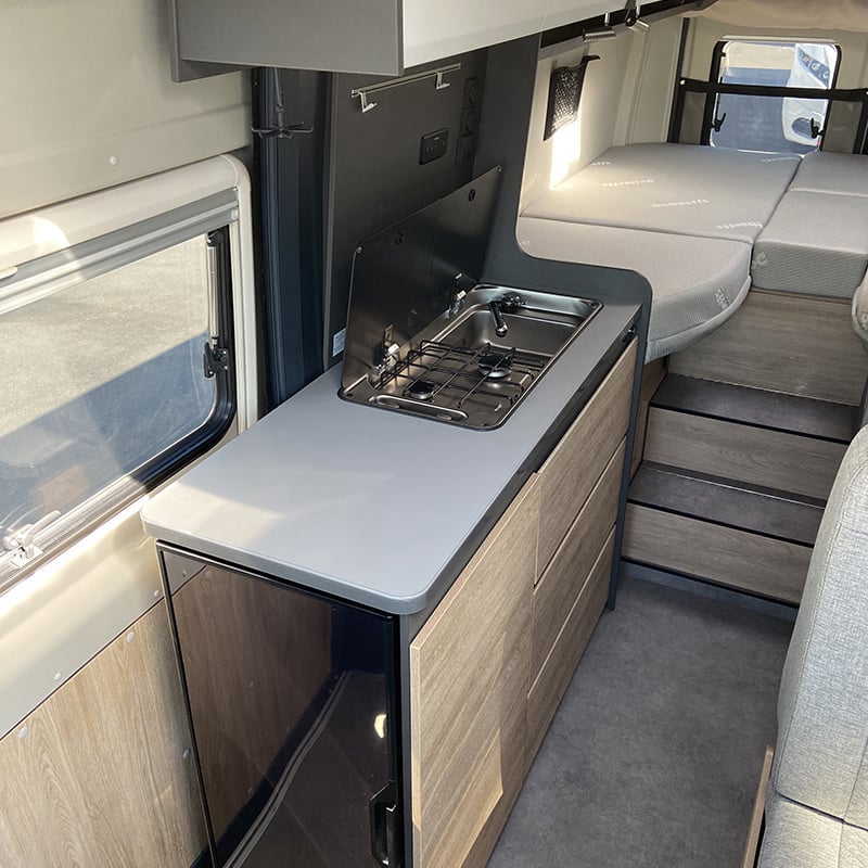 Fourgon Dethleffs Globetrail 640 ES Advantage espace cuisine