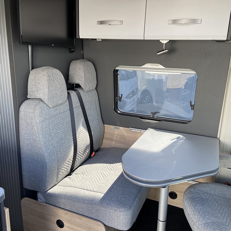 Fourgon Dethleffs Globetrail 640 ES Advantage espace petit salon