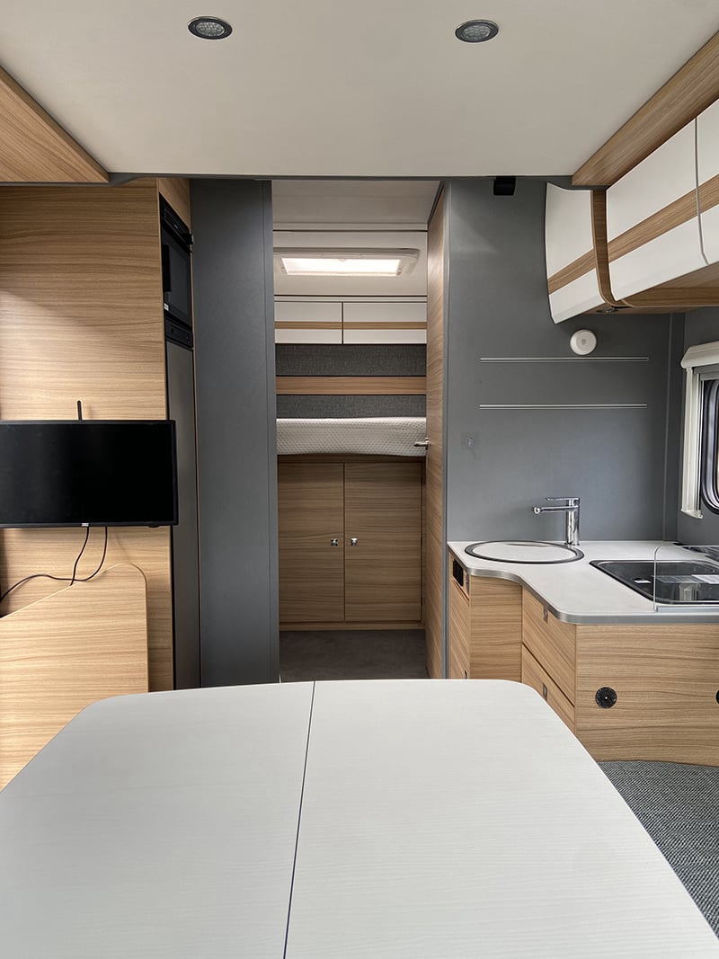 Profilé Detlheffs Just 90 T7052 DBL vue intérieure couchage