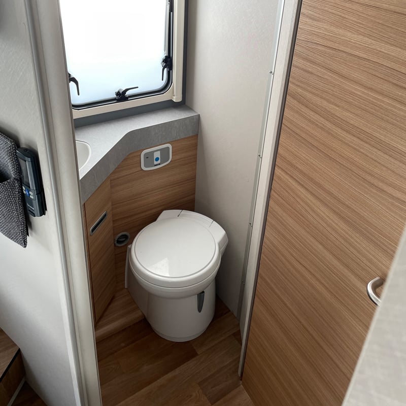 Intégral Dethleffs Pulse GT i7051 DBL Sanitaire