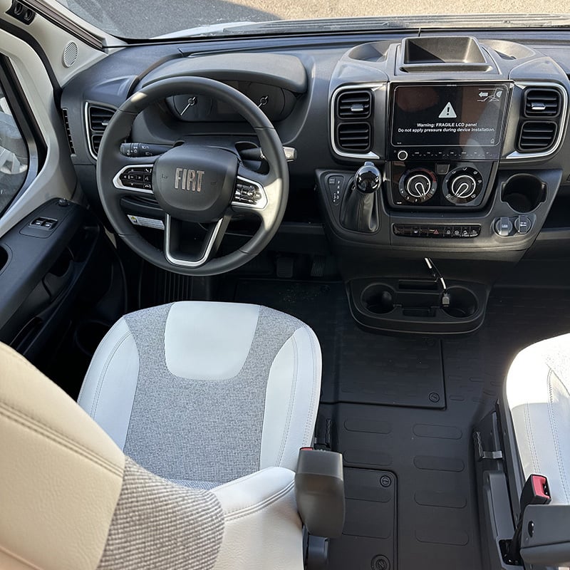 Profilé Dethleffs T7052 DBL espace cabine de pilotage