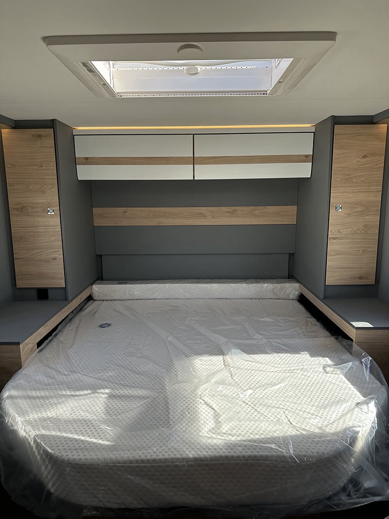 Profilé Dethleffs T7052 DBL espace couchage