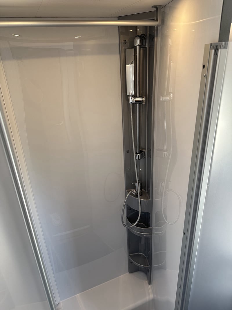 Profilé Dethleffs T7052 DBL espace douche
