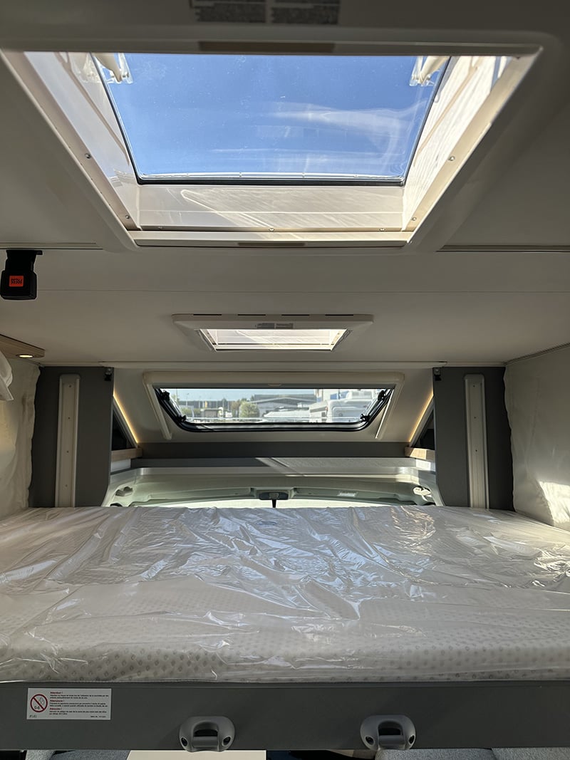 Profilé Dethleffs T7052 DBL lit pavillon électrique