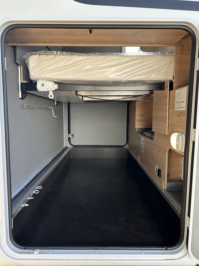 Profilé Dethleffs T7052 DBL soute garage