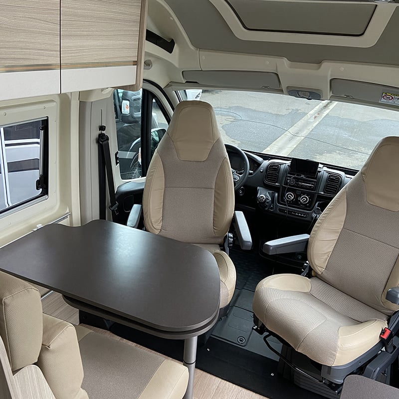 Fourgon Dreamer D 42 espace salon
