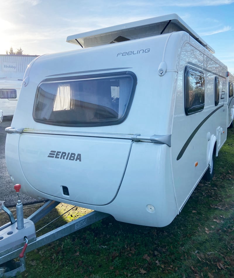 Caravane Eriba Feeling 425 profil avant gauche toit relevé