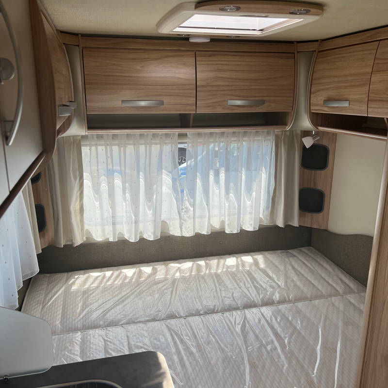 Caravane Eriba Nova L 425 Le couchage