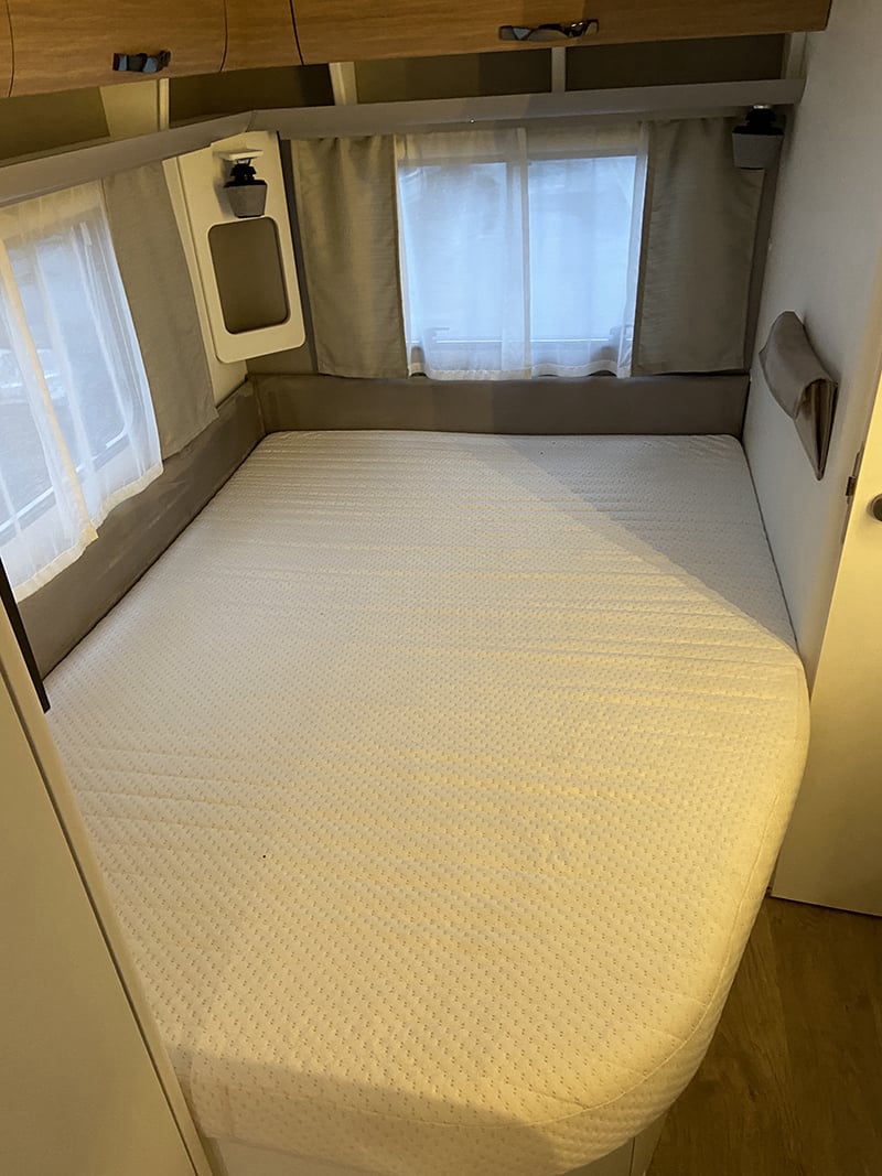Caravane Eriba Nova Light 445 espace couchage