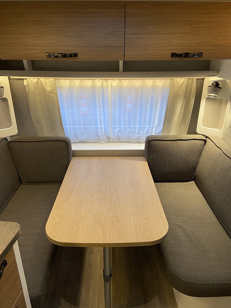 Caravane Eriba Nova Light 445 espace salon