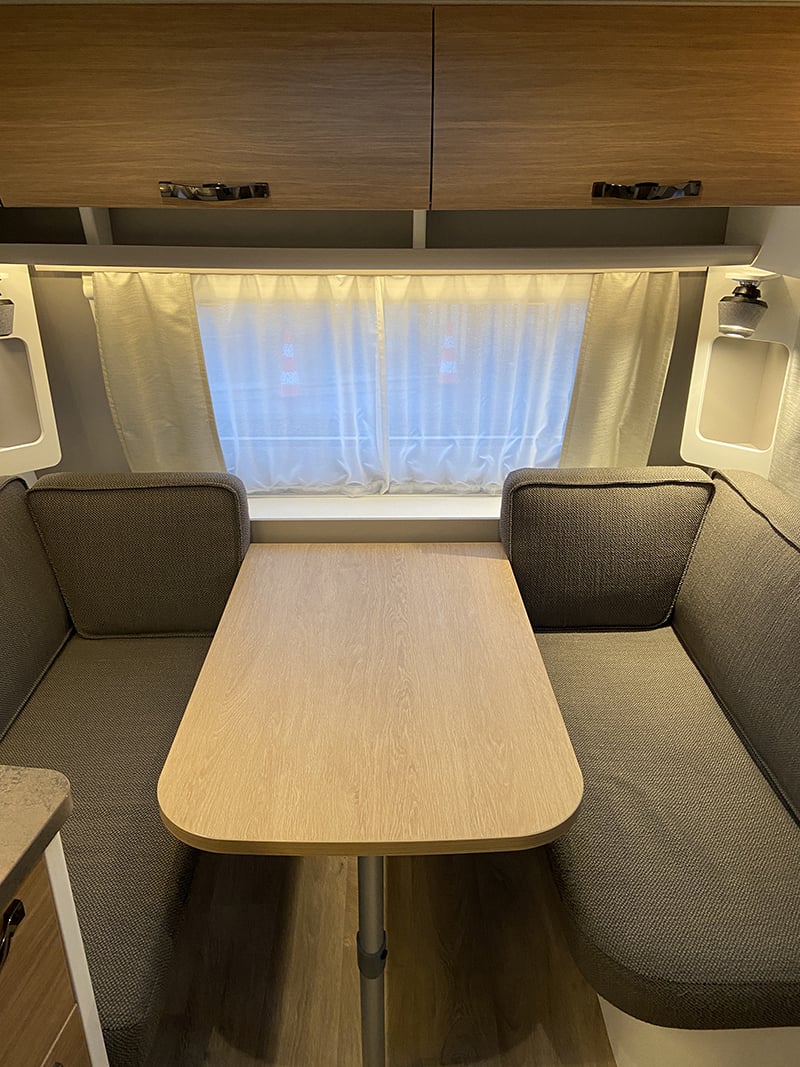 Caravane Eriba Nova Light 445 espace salon