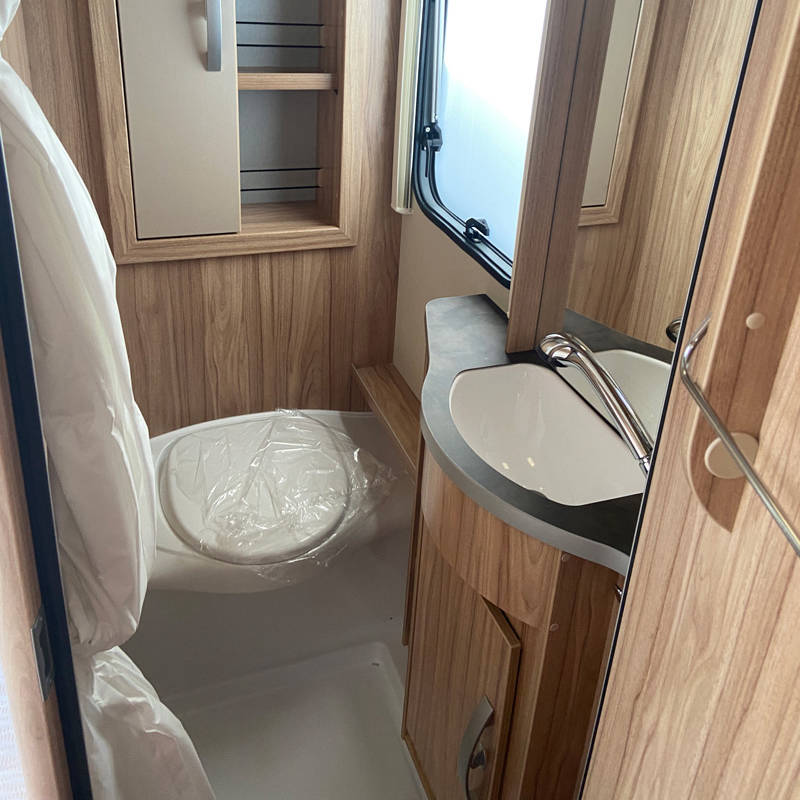 Caravane Eriba Nova Light 465 Espace Sanitaire complet